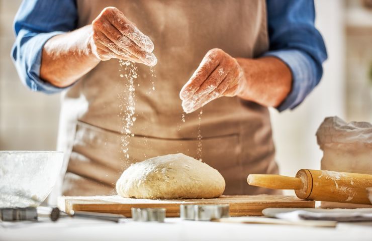 Pane fatto in casa con una padella