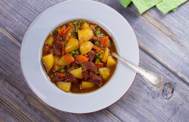 Ricetta purè di patate e gulasch