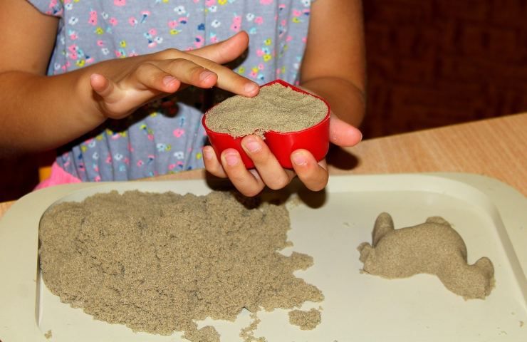 Sabbia cinetica con la farina