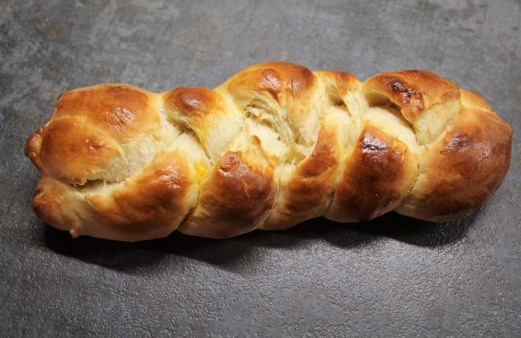 Treccia di pan brioche