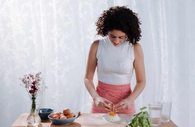 Una donna in cucina