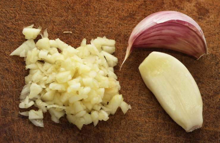 Come si conserva l'aglio aperto