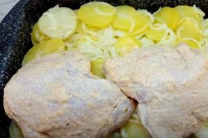 Cosce di pollo e patate