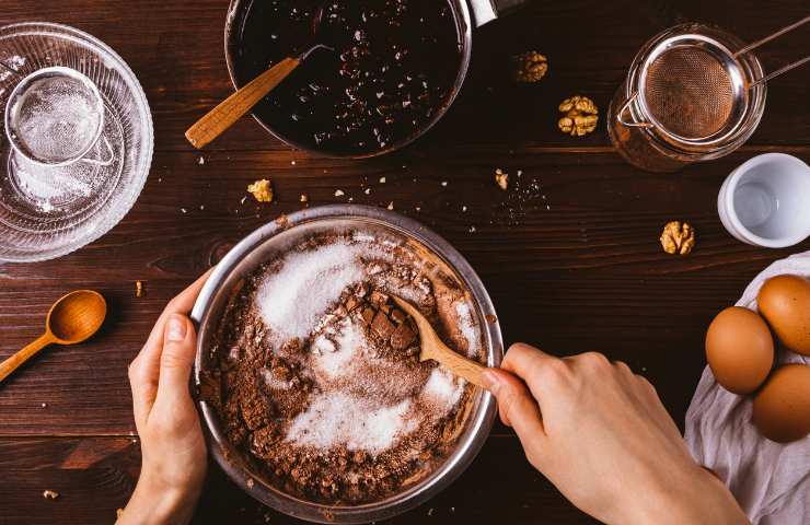 Dolce con caffè e farina