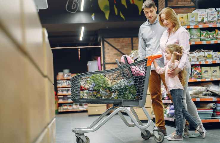 Famiglia che fa la spesa