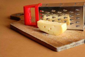 Grattugia e formaggio