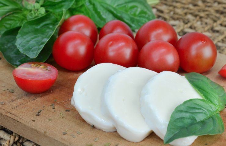 Mozzarella, pomodori e basilico