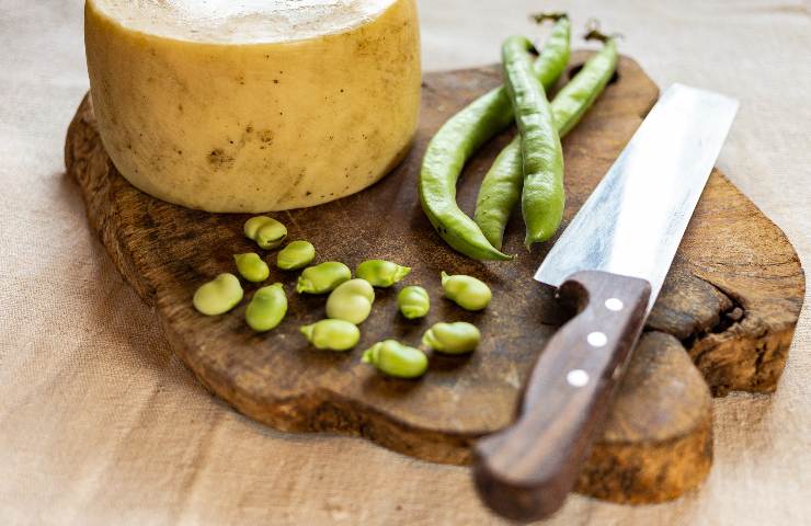 Perché si mangia fave e pecorino