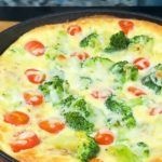 Pizza con pollo e verdure