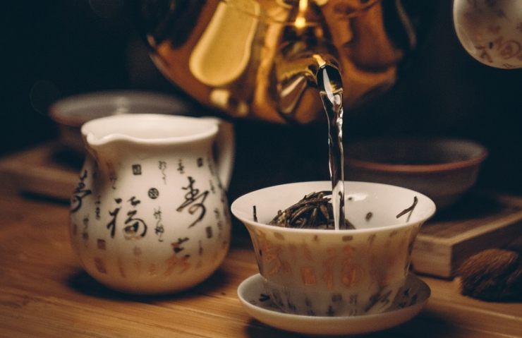 Preparazione kukicha tea