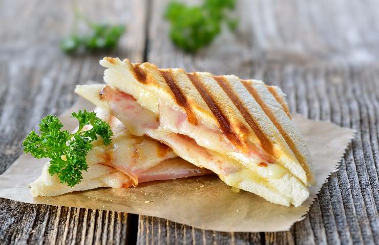 Sandwich al formaggio ricetta