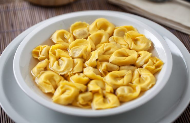 Tortellini bolognesi al brodo