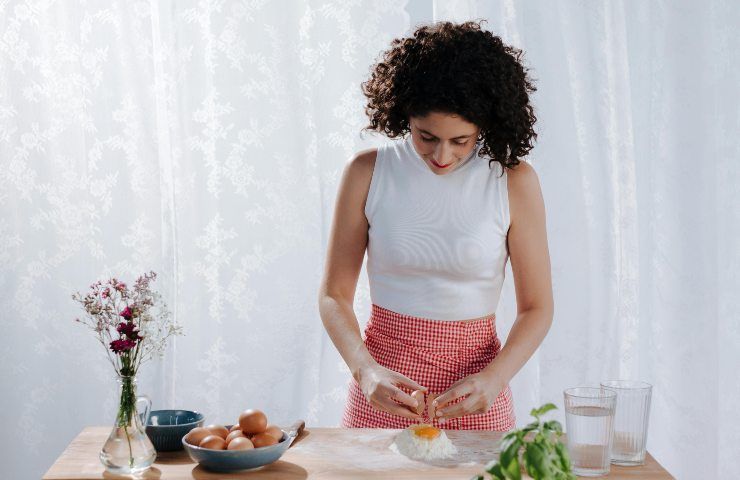 Una donna in cucina