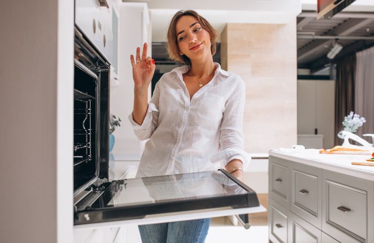 Una donna in cucina