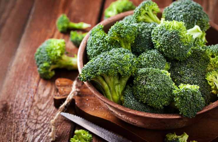 Cena con patate broccoli e funghi