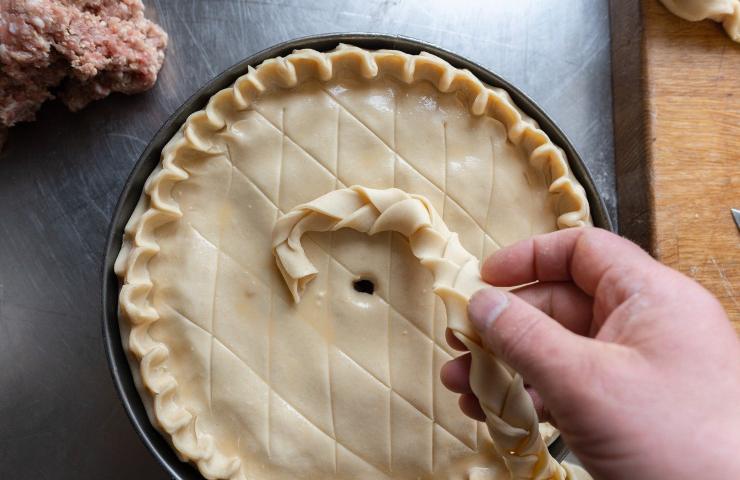 Preparare una crostata con la frolla