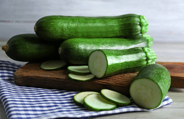 Cucinare un rotolo di zucchine