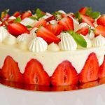 Dolce fragole con crema diplomatica