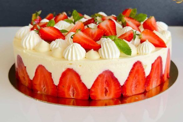 Dolce fragole con crema diplomatica