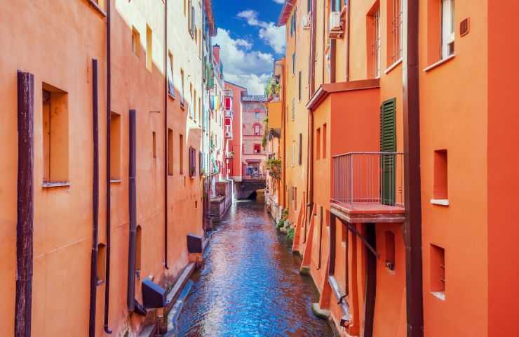 Finestrella di via Piella sul Canale delle Moline