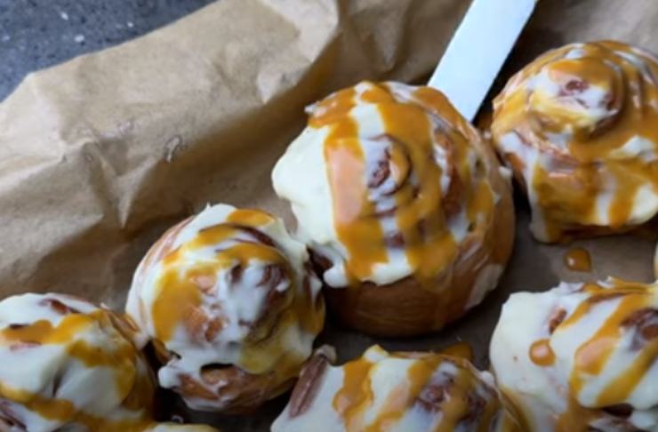 Focaccine alla cannella e caramello
