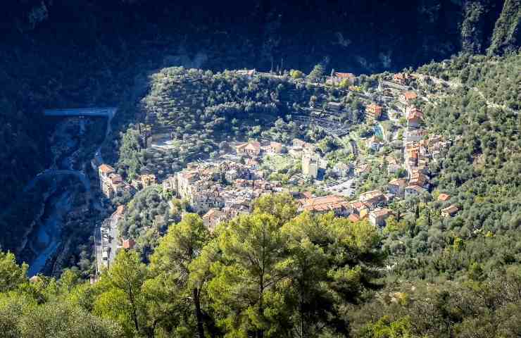 Il borgo di Airole in Liguria