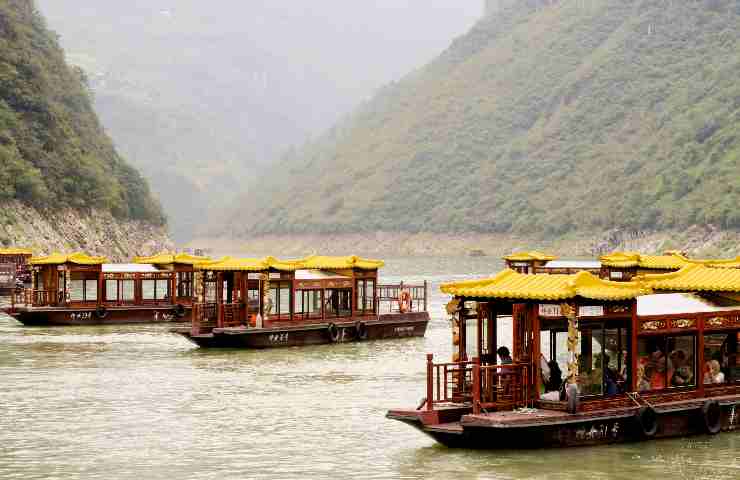 Il fiume Yangtze sul quale si affaccia la città sul ponte