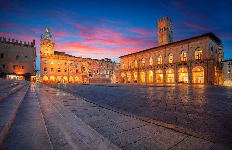 Mangiare a Bologna di notte