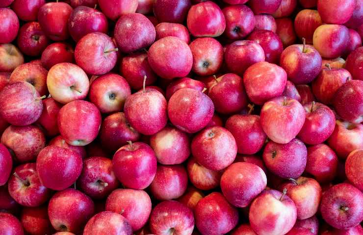 Mele di colore rosa fragola