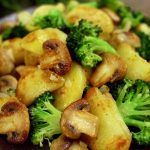 Patate broccoli e funghi per cena