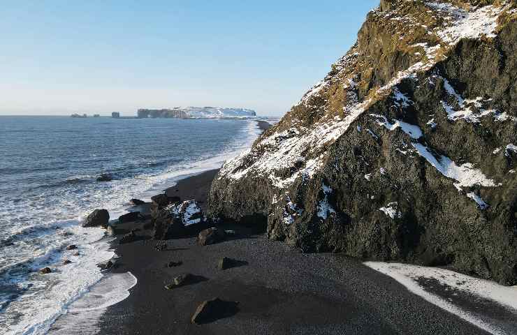 Reynisfjara Beach, la spiaggia nera in Islanda