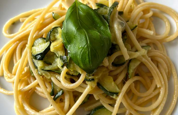 Spaghetti con zucchine e limone