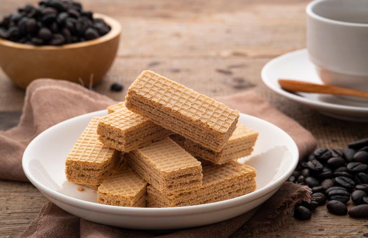 Torta con wafer e latte condensato