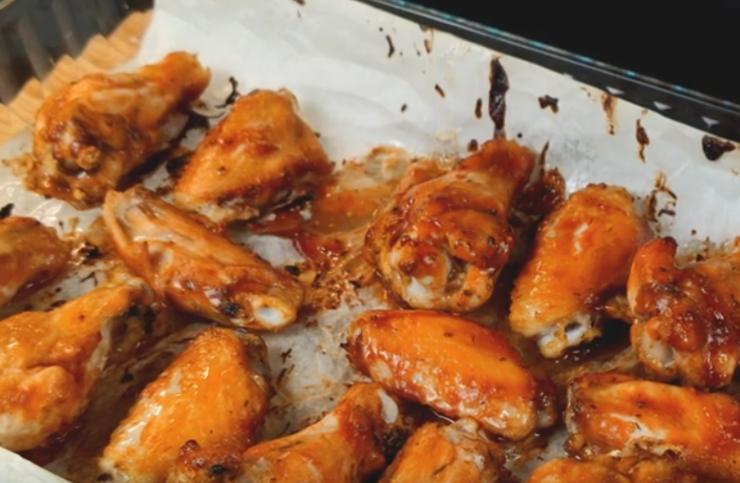 Appetitose ali di pollo al forno