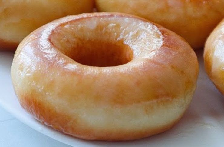 Ciambelle dorate e soffici