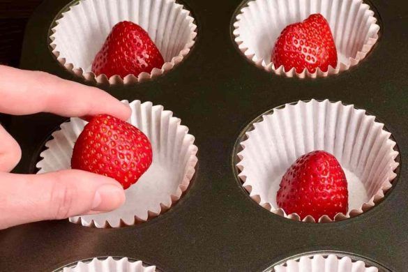 Dessert con fragole e cioccolato