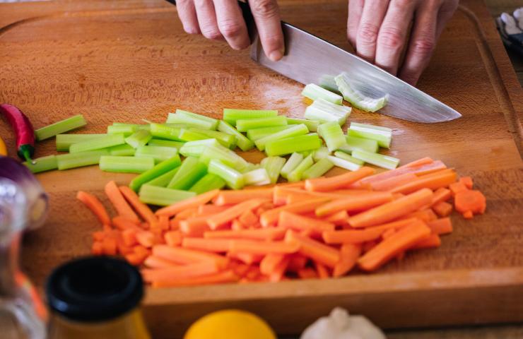 Insalata di sedano e carote ricetta