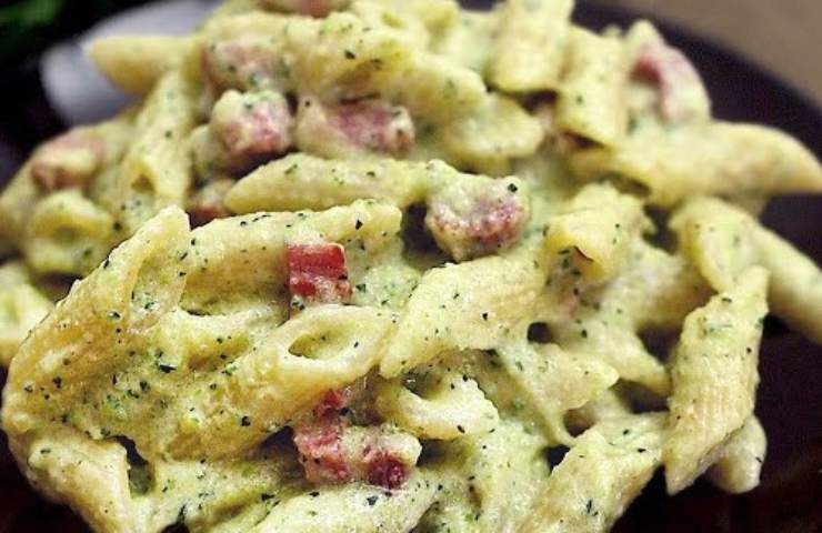 Pennette con crema di zucchine e pancetta