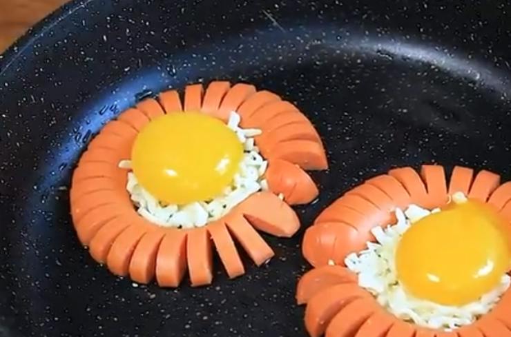 Spuntino wurstel e formaggio