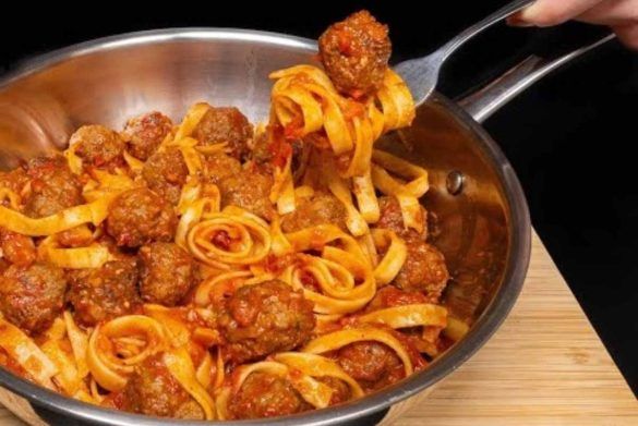 Tagliatelle con polpette