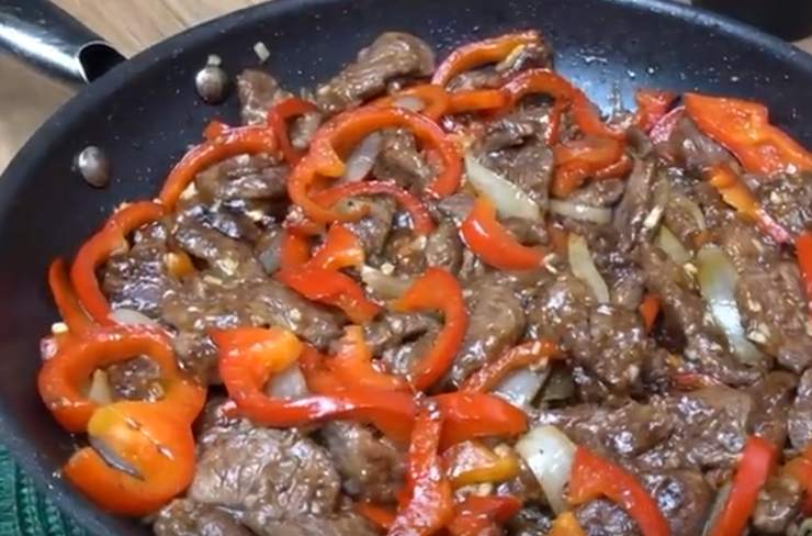 Straccetti di manzo con peperoni