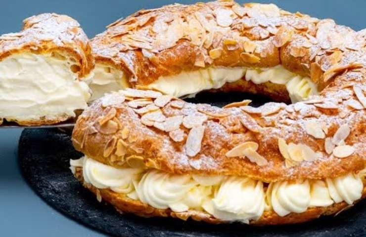 Torta con scaglie di mandorle