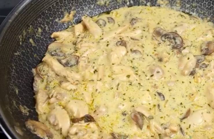 Appetitosi straccetti di pollo in padella