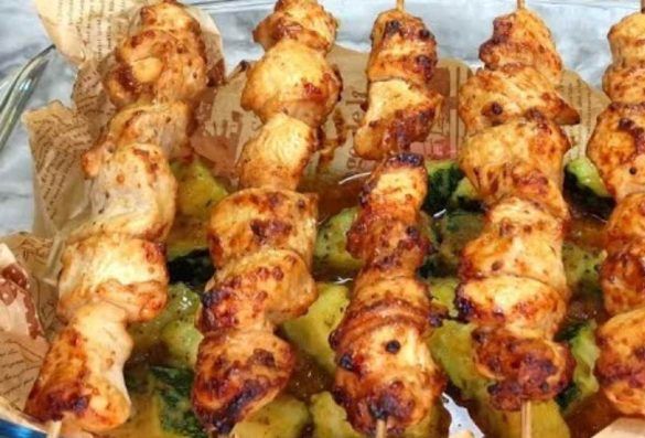 Deliziosi spiedini di pollo con zucchine