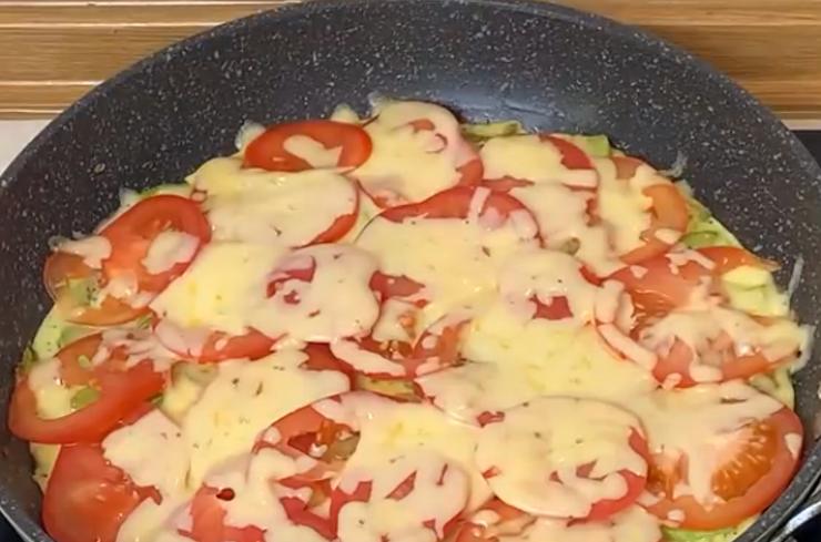 Sformato di zucchine e pomodori in padella