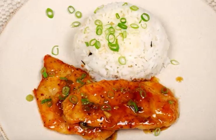 Gustoso petto di pollo con riso