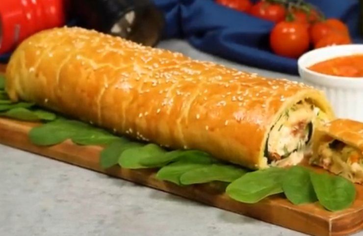 Rotolo di pasta sfoglia ripieno