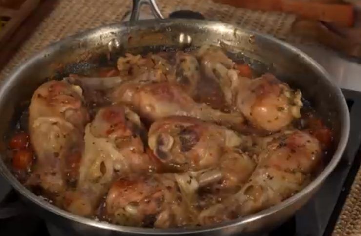 Appetitose cosce di pollo in padella