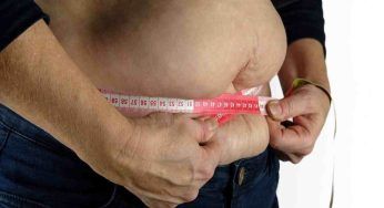 Non ho tempo per andare in palestra, con il metodo della camminata a casa ho dimezzato l’addome: la regola ben precisa